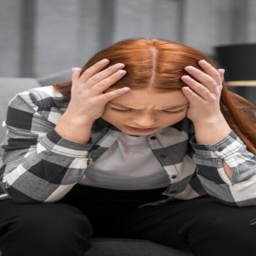 feche-acima-da-mulher-preocupada_23-2148369445 (1) Síndrome do pânico afeta a qualidade de vida. Busque tratamento adequado.