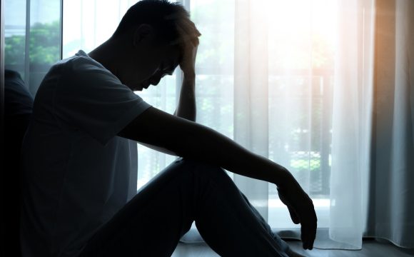 É preciso falar sobre pensamentos suicidas, prevenção e formas de pedir ajuda