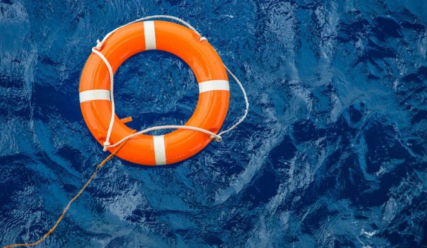 Afogamento pode matar em poucos minutos.  Curta a água evitando acidentes.