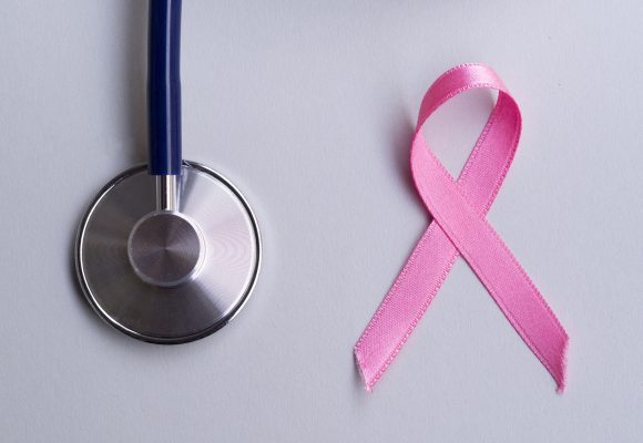 Câncer de mama tem cura. Faça os exames preventivos e cuide da sua saúde