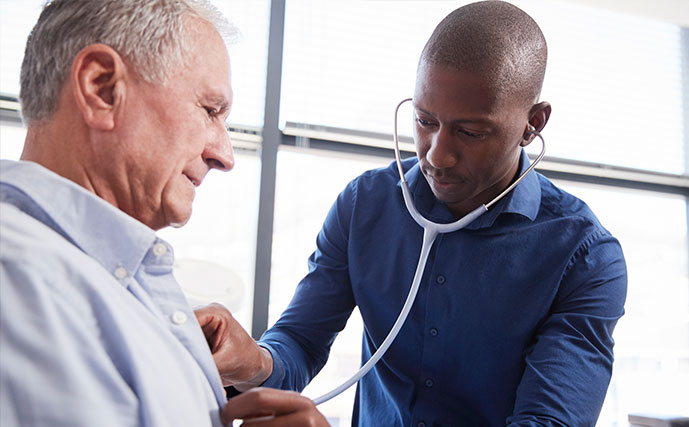 medico-prostata Homens precisam cuidar da saúde e investir em exames regulares e preventivos